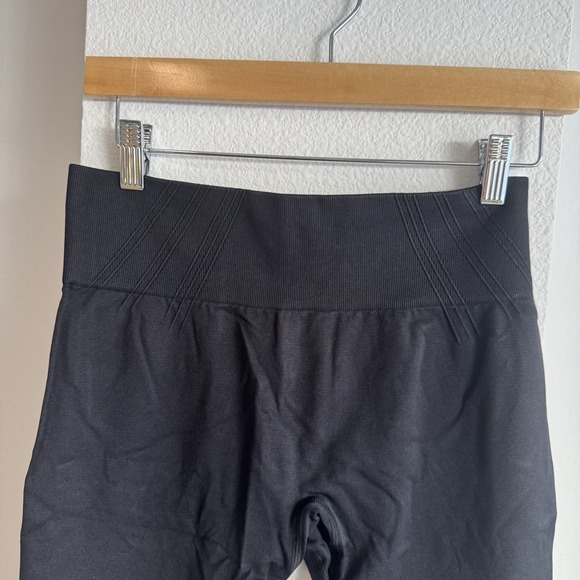 Halara High Waisted Seamless Compression Leggings 7/8 Length Black XS NWT - Picture 6 of 11